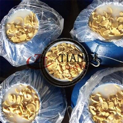 Pieczarki solone w soli w bębnie